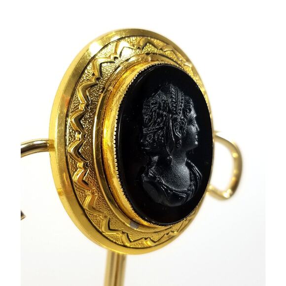 1960s Black Glass Cameo Brooch – Gold Plated Vintage Beauty - Picture 5 of 10
